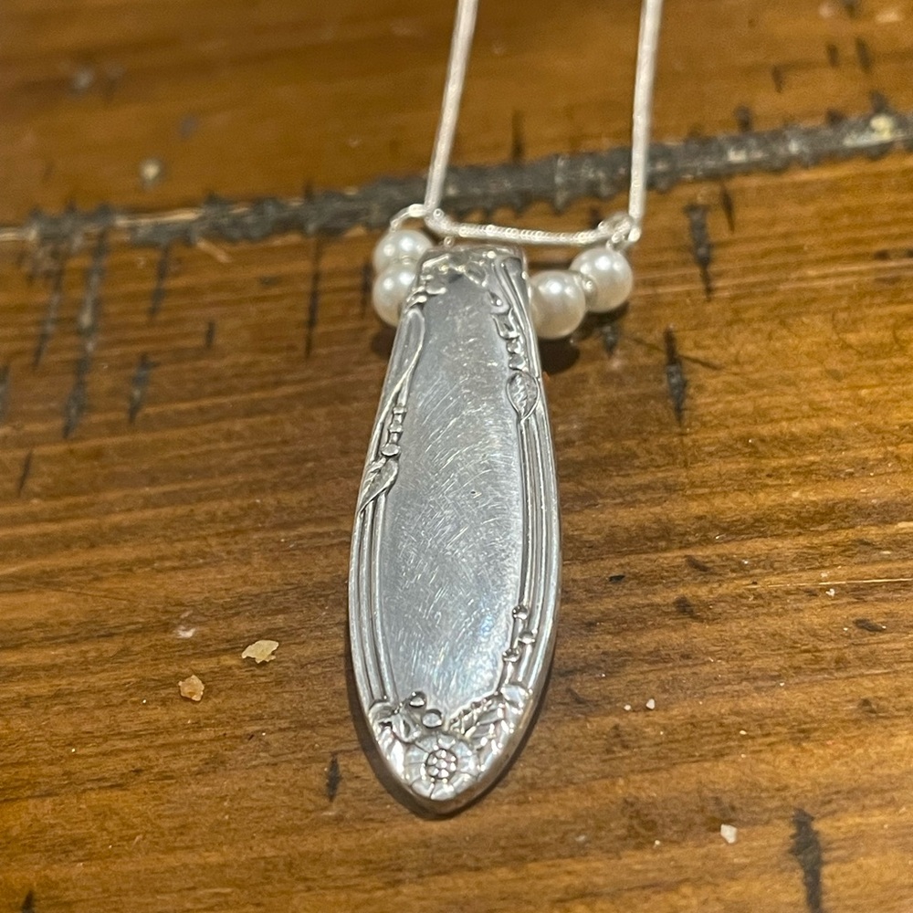 Elegant Silver Pendant Necklace